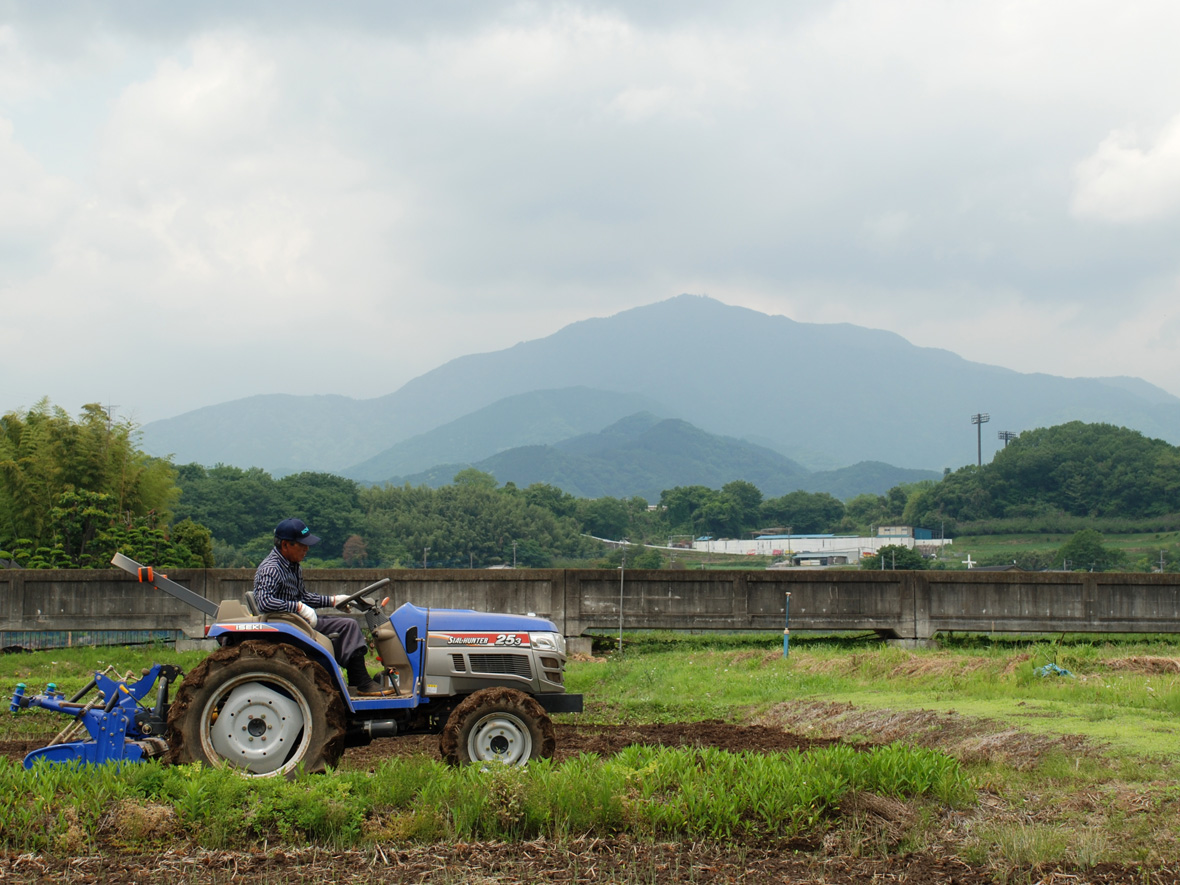 中和ファーム　春 田起こし